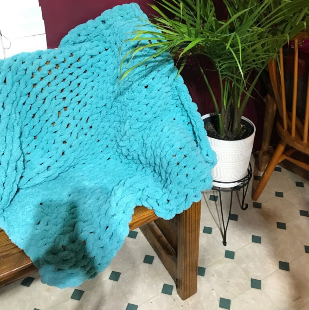 Chunky knit blankets of color